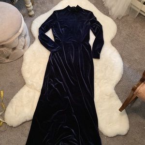 Beautiful vintage blue velvet dress